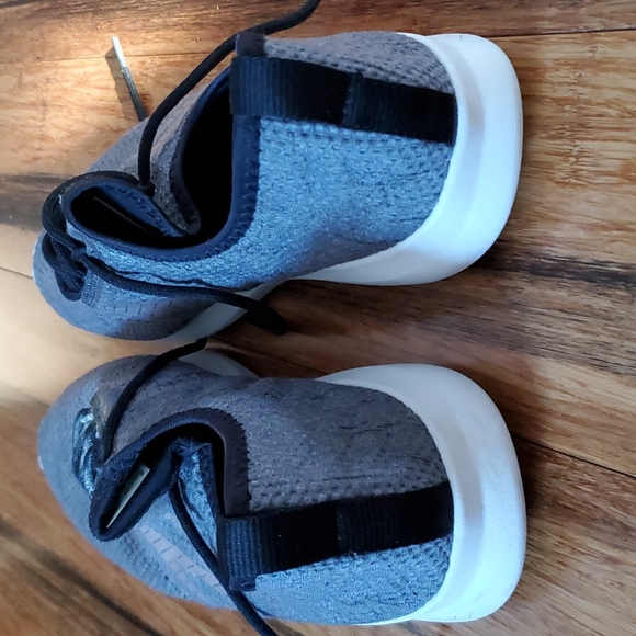 NWOT New Balance Sneakers - Picture 2 of 9